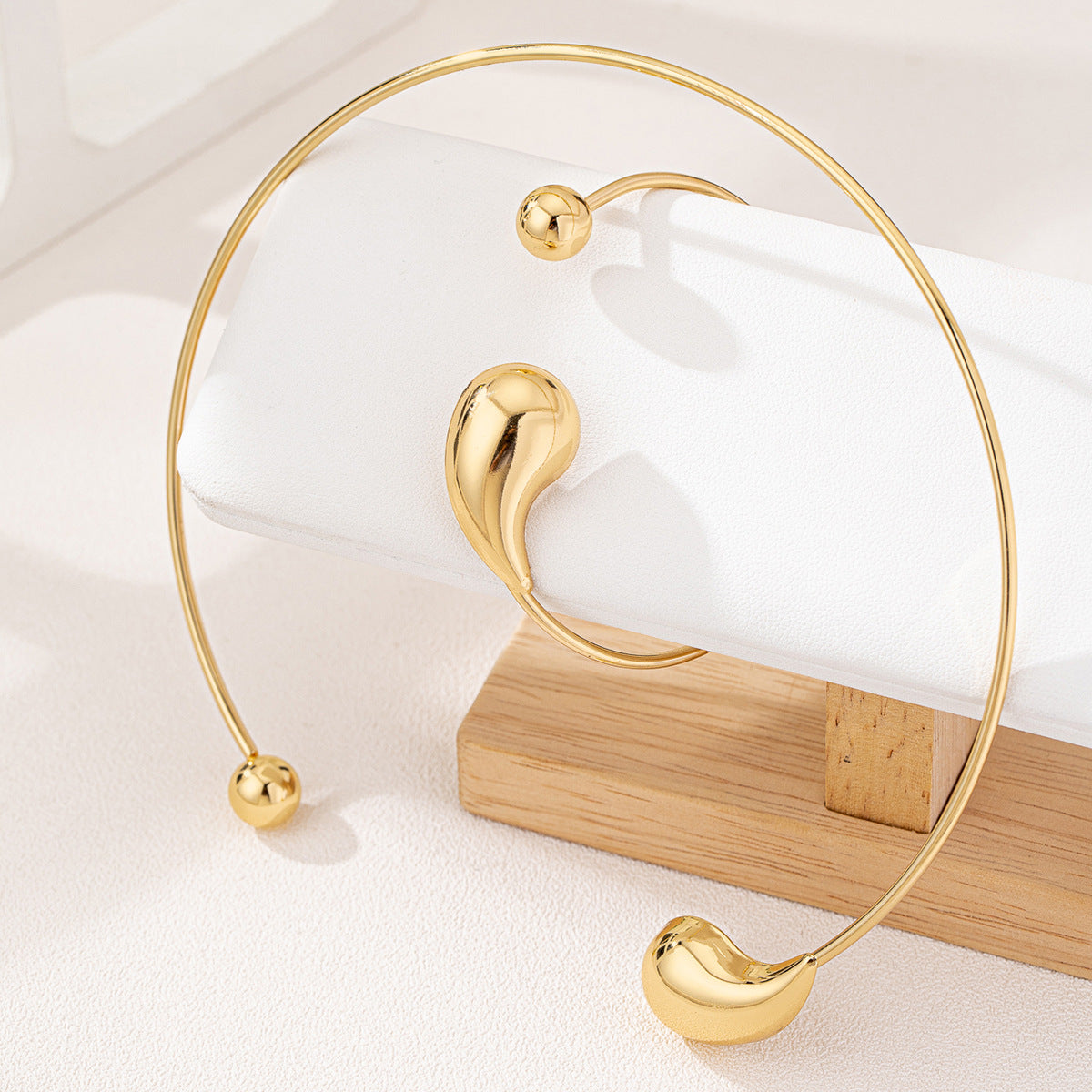 Set di gioielli con collana a goccia e orbita, 2 pezzi