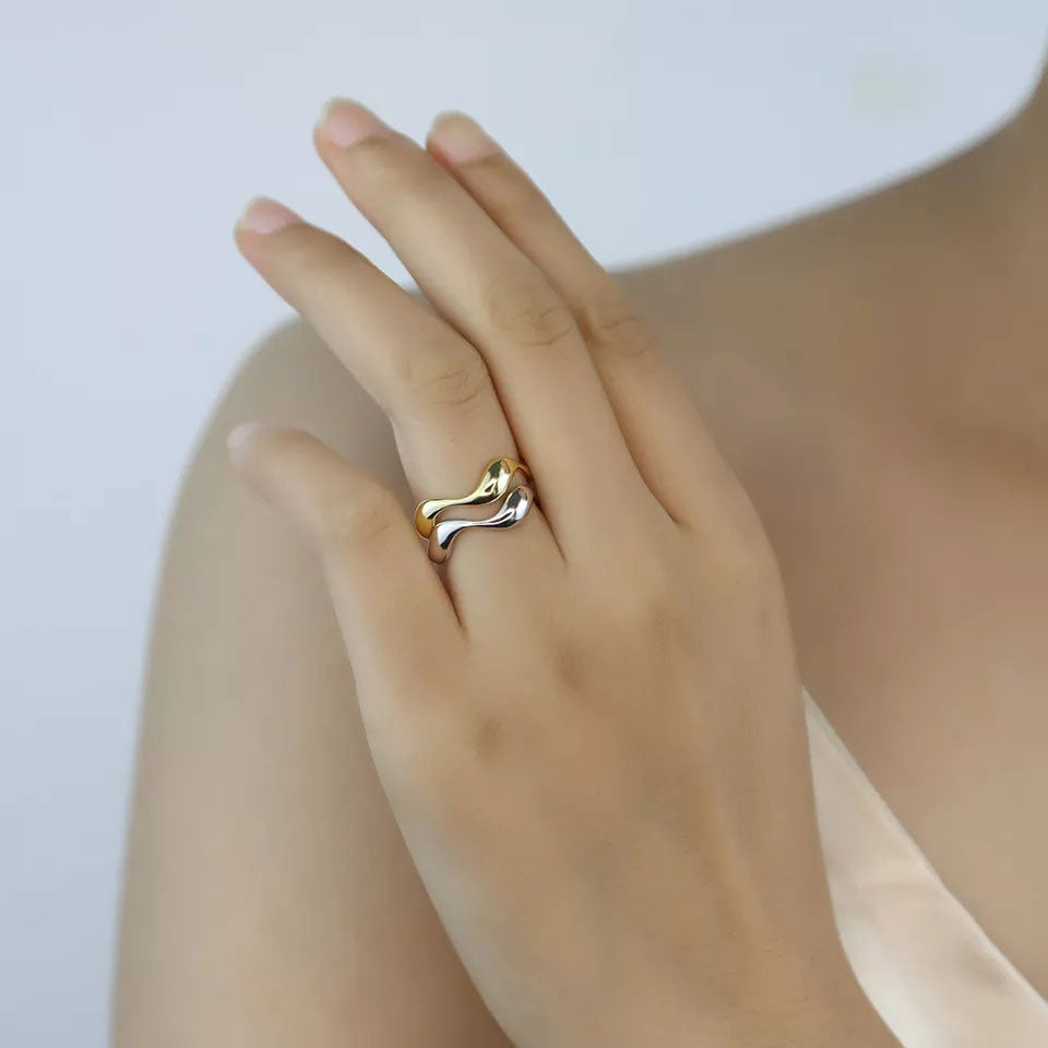 Carisseya | Anello Onda in Oro 18K