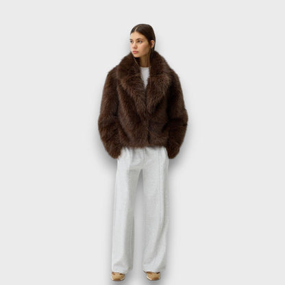 Illia – Pelliccia sintetica corta con colletto oversize