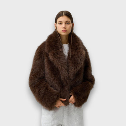 Illia – Pelliccia sintetica corta con colletto oversize