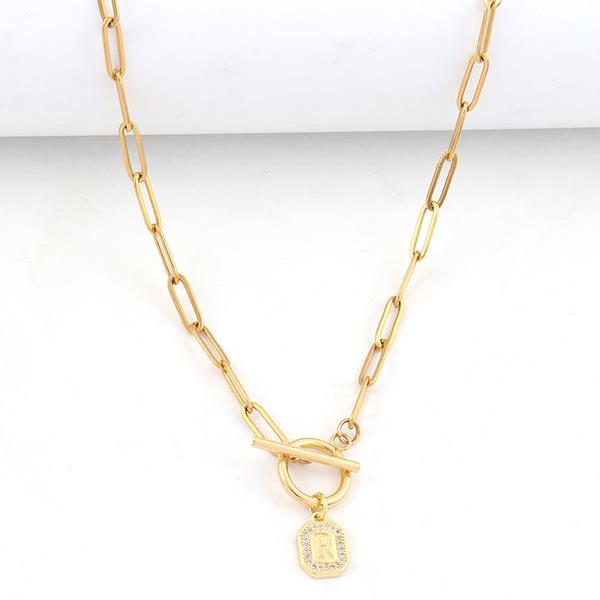 Collana con chiusura a T con iniziale