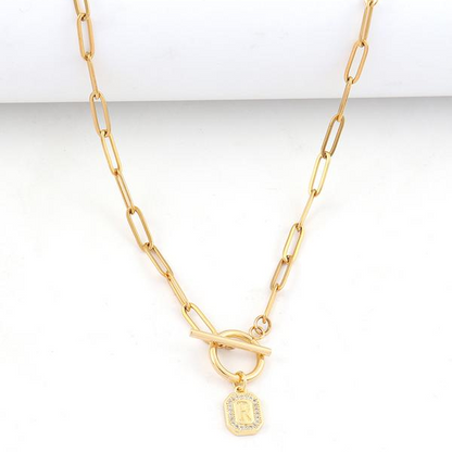 Collana con chiusura a T con iniziale