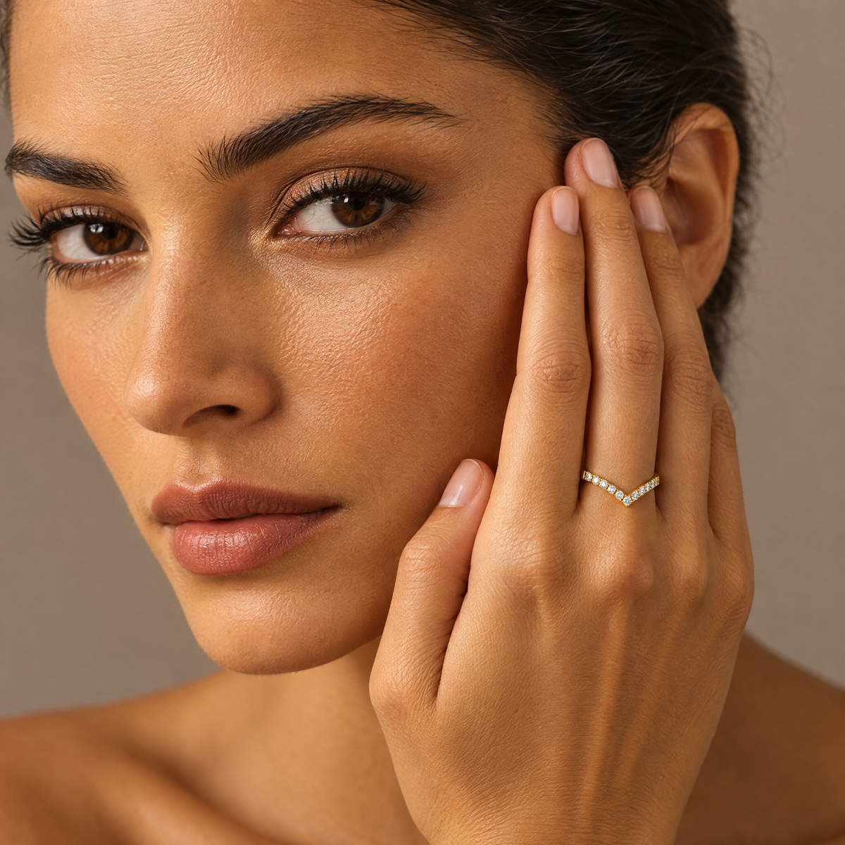 V Contour Pavé Band ring