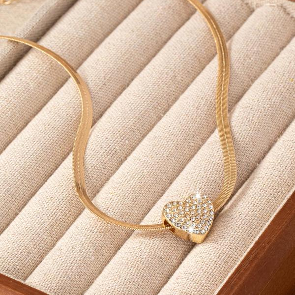 Collana con cuore in strass