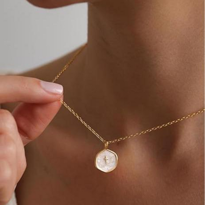 Collana con croce delicata in oro 18 carati