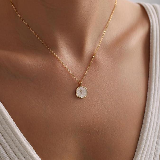 Collana con croce delicata in oro 18 carati