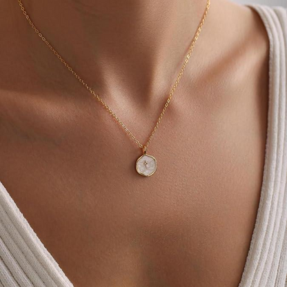 Collana con croce delicata in oro 18 carati