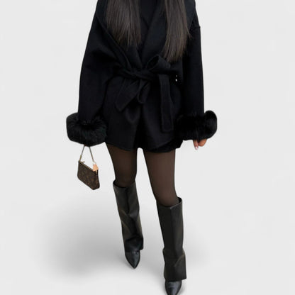 Woolcat – Cappotto elegante con dettagli in pelliccia ecologica 