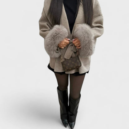 Woolcat – Cappotto elegante con dettagli in pelliccia ecologica 
