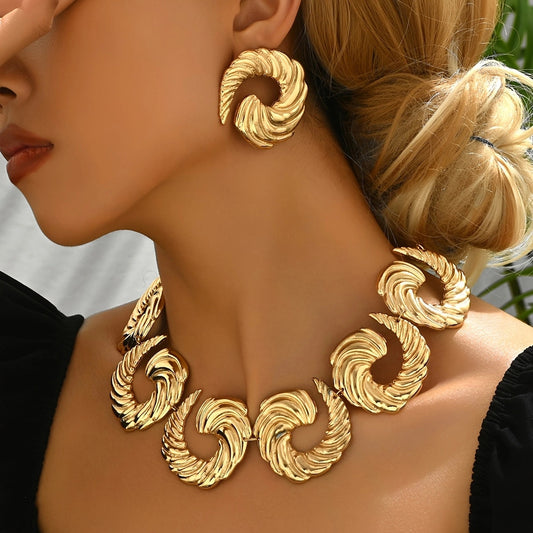 Set collana e orecchini a spirale placcati in oro 14k
