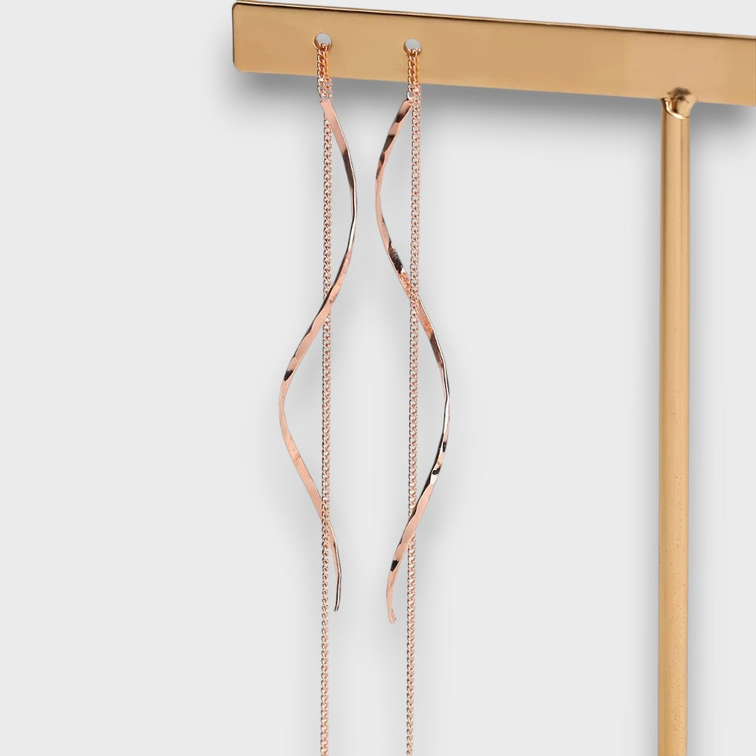 Elwira Orecchini lunghi con forma a onda