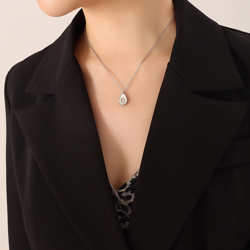 Set di gioielli a goccia in oro e madreperla