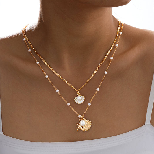 Collana con ciondoli a strati con perle e conchiglie