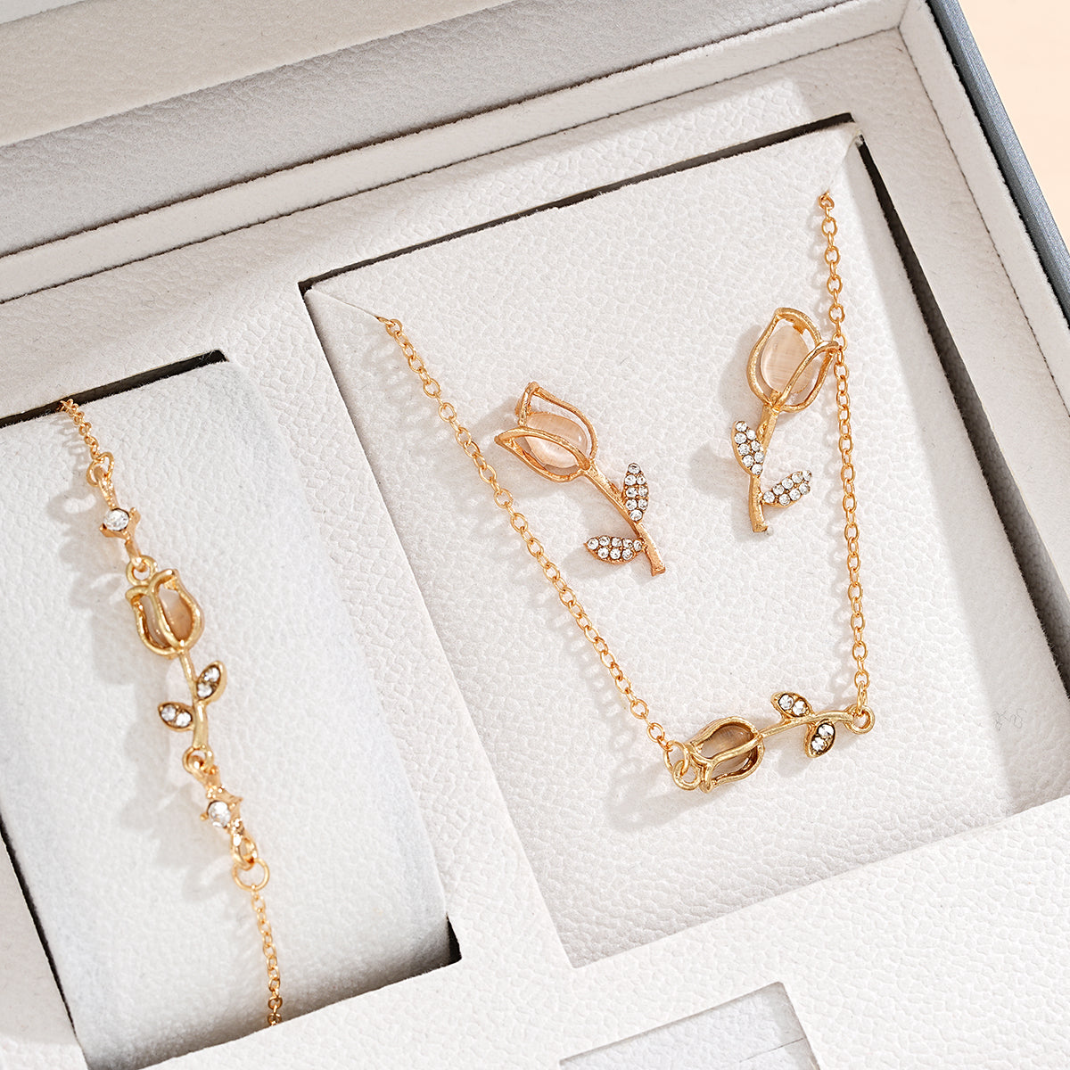 Set di gioielli con tulipani in oro, 3 pezzi