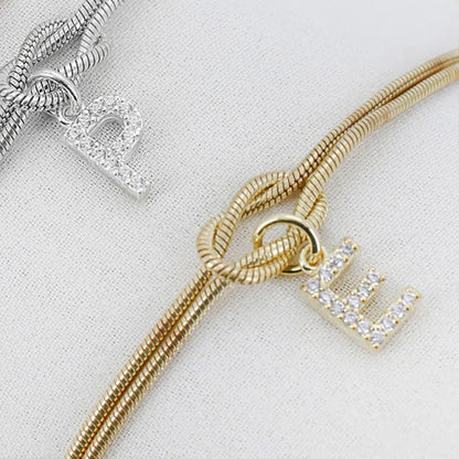 Bracciale con diamante, lettera e nodo d'amore