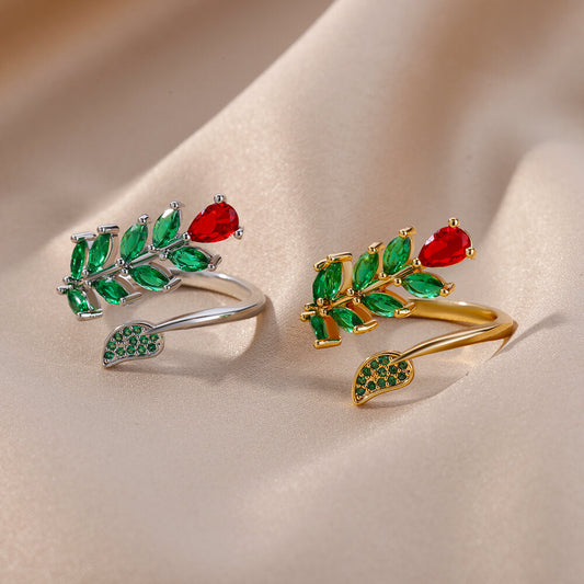 Anello con pietre preziose e foglia d'oro