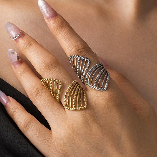 Anello retrò con texture cava