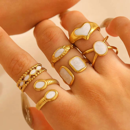 Anello vintage in acciaio inossidabile con goccia d'olio dorata