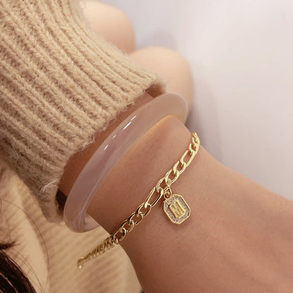 Bracciale con ciondolo iniziale in oro