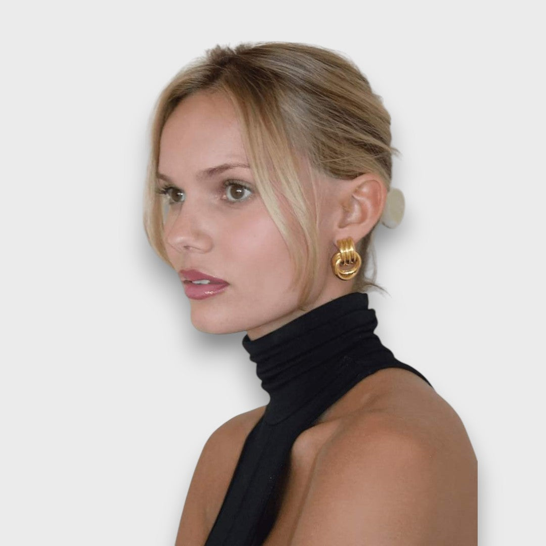 Nela – Orecchini a nodo filigrana in ottone dorato