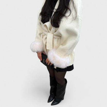 Woolcat – Cappotto elegante con dettagli in pelliccia ecologica 