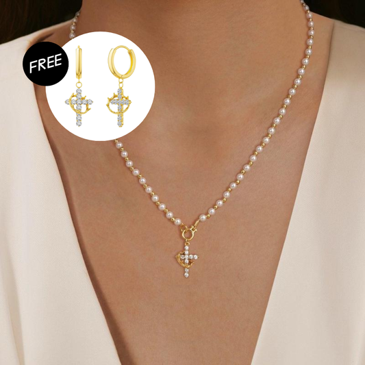 Collana con croce e corona di perle