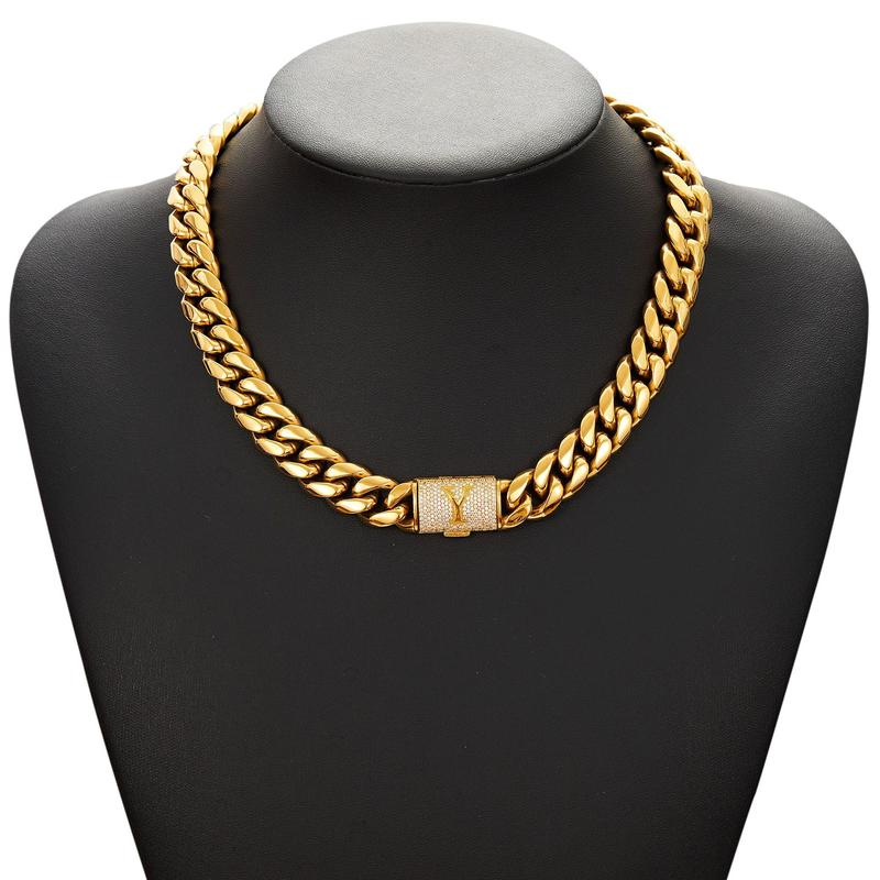 Collana con maglie cubane e lettere