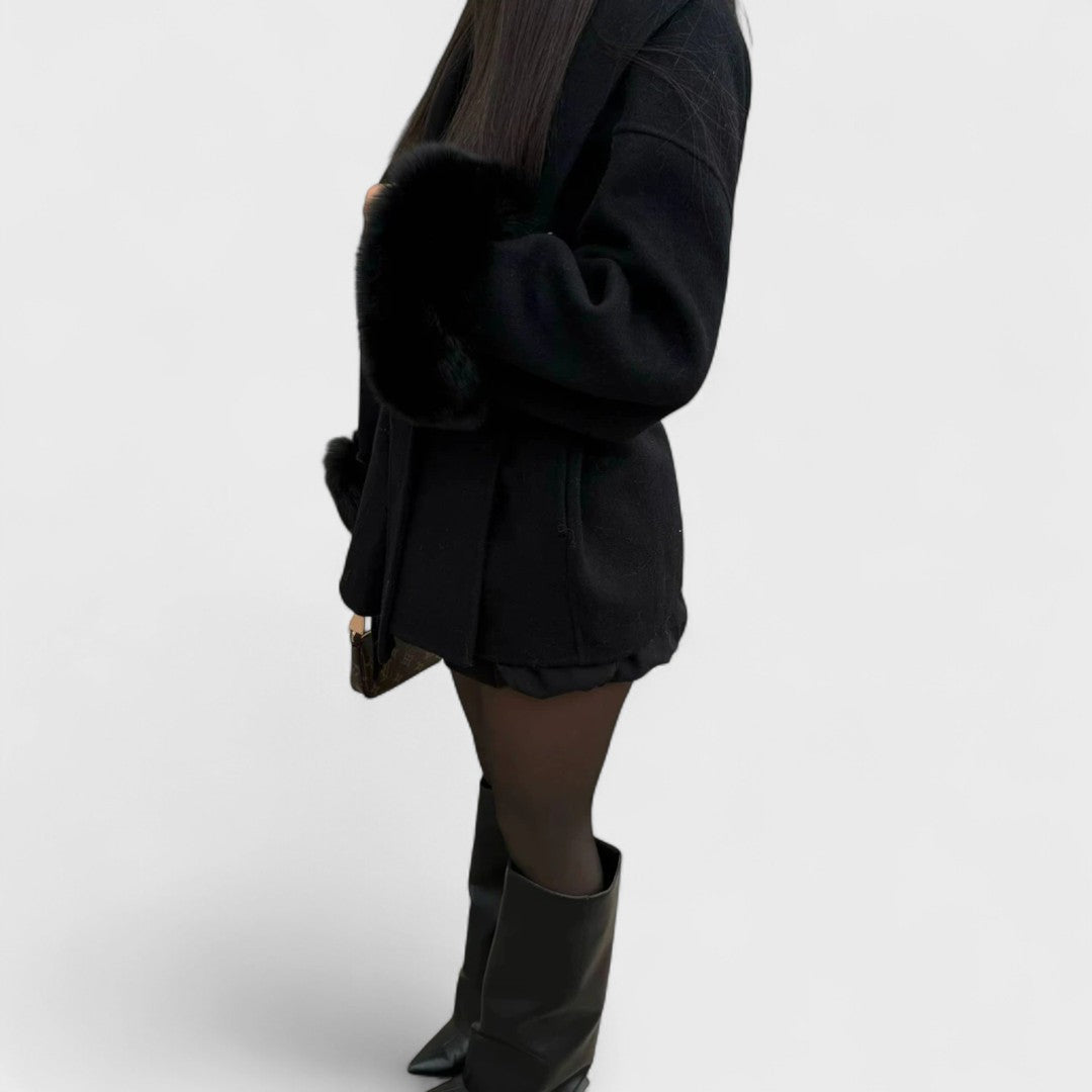 Woolcat – Cappotto elegante con dettagli in pelliccia ecologica 