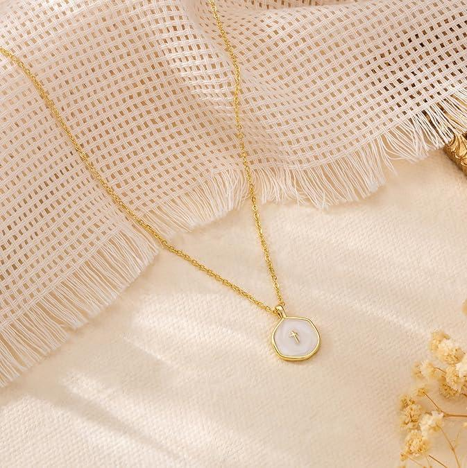 Collana con croce delicata in oro 18 carati