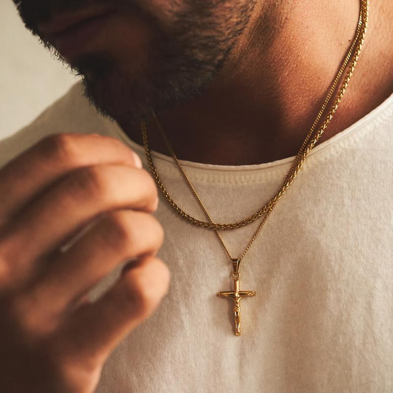 Collana con croce placcata in oro 14k