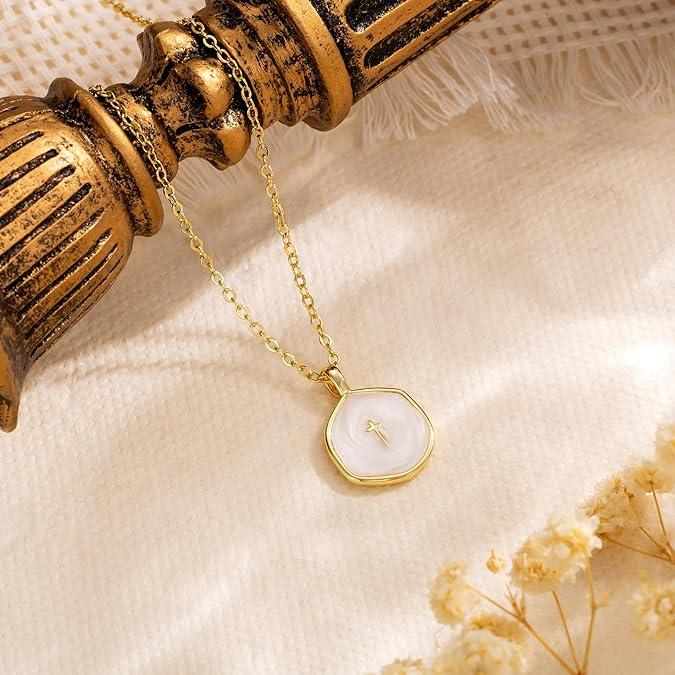 Collana con croce delicata in oro 18 carati