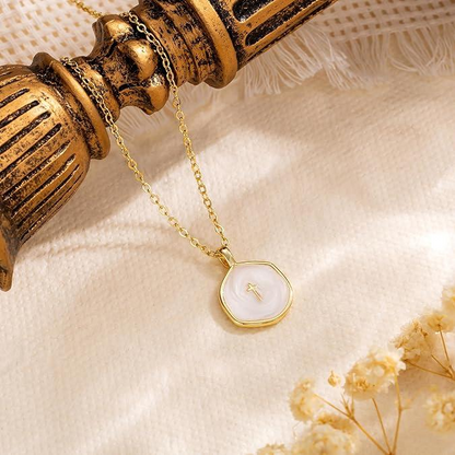 Collana con croce delicata in oro 18 carati