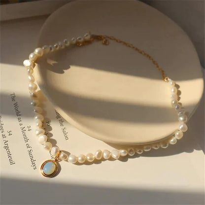 Collana di perle con pietra di luna in oro