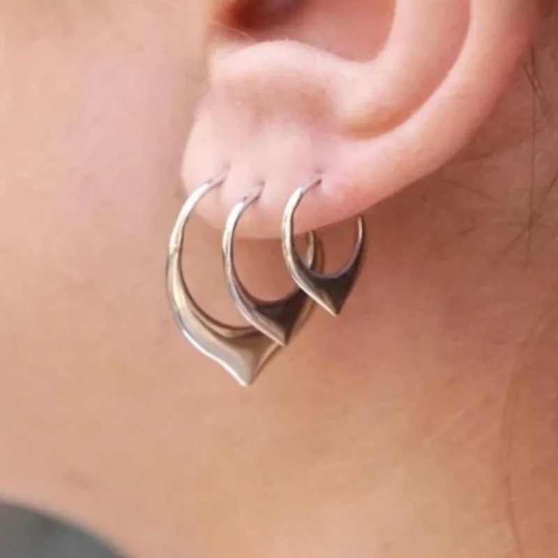 3 paia di orecchini con petali minuscoli