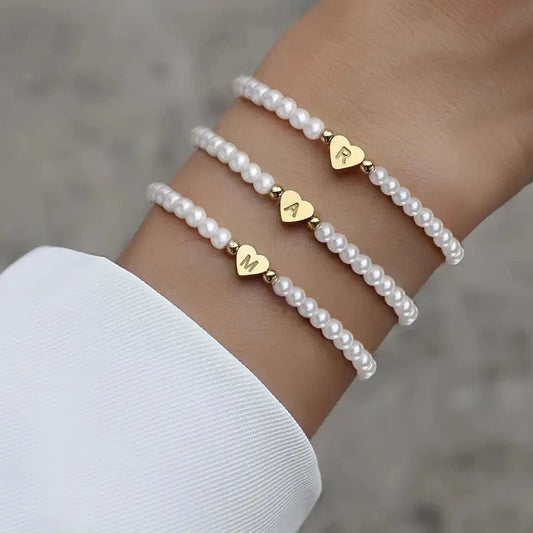 Bracciale con iniziale e cuore in perle