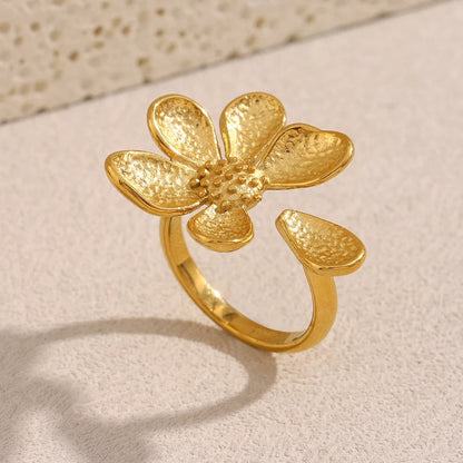 Anello vintage con petali di fiori