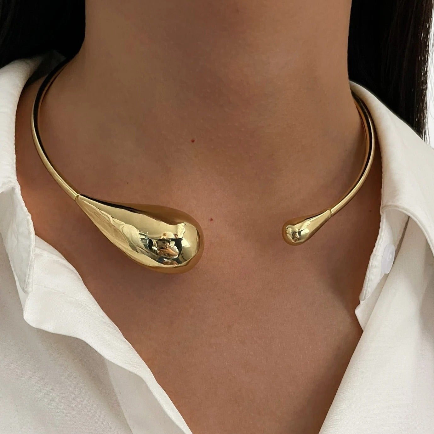 Collana aperta con goccia d'acqua