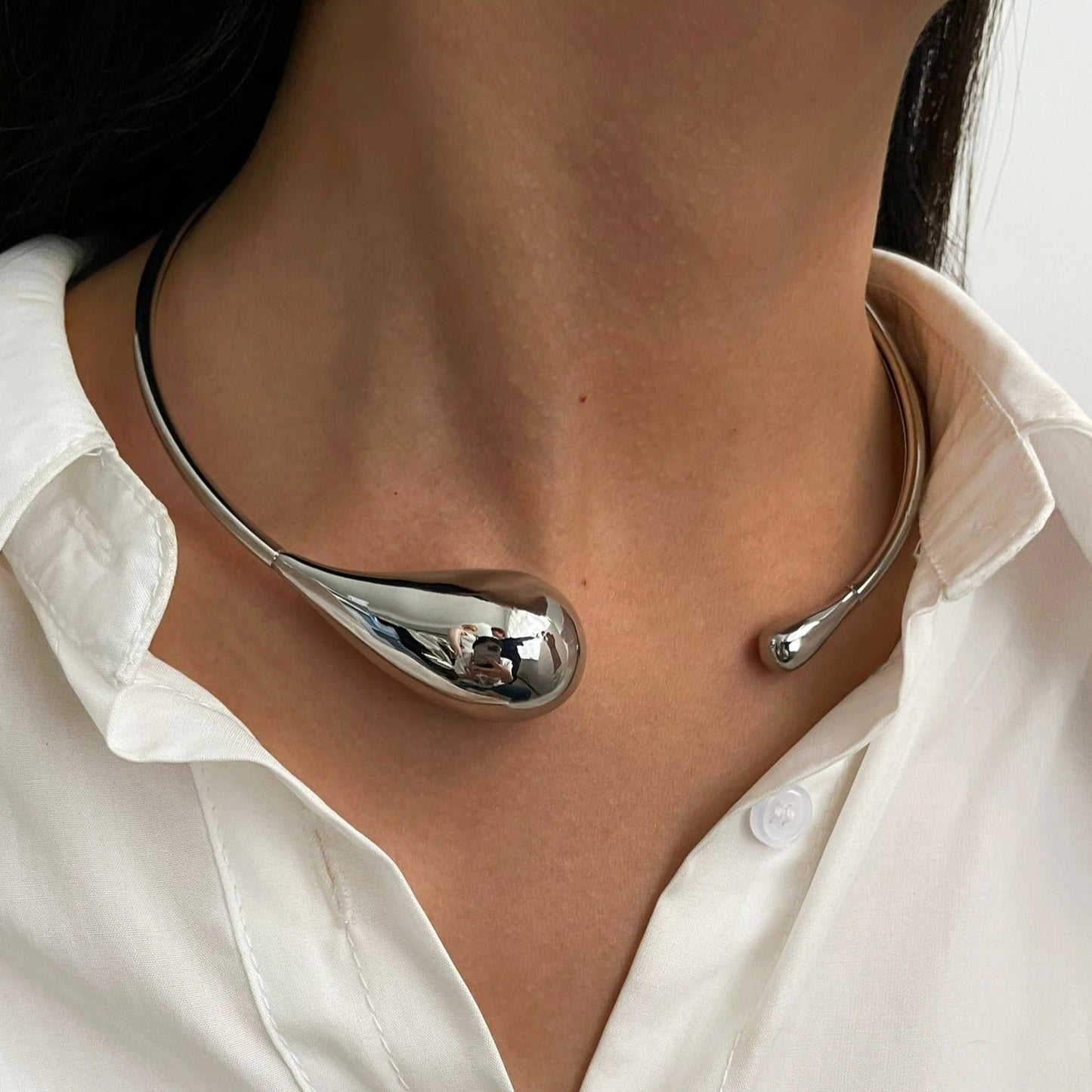 Collana aperta con goccia d'acqua