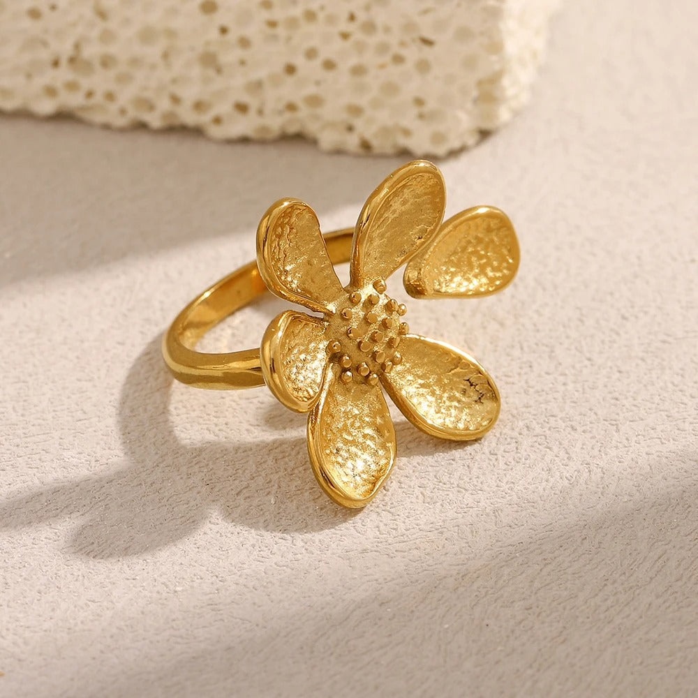 Anello vintage con petali di fiori