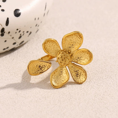 Anello vintage con petali di fiori