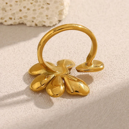 Anello vintage con petali di fiori